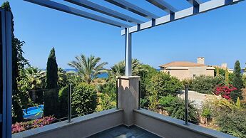 Phaedrus Living: Amorosa 13 Beachside Villa