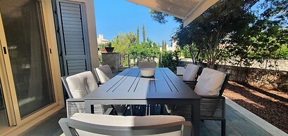 Phaedrus Living: Amorosa 13 Beachside Villa