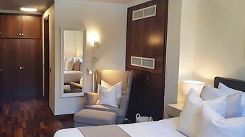 Phaedrus Living: Amorosa 13 Beachside Villa