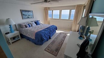 Atlantis 1608 2 Bedroom Condo by RedAwning