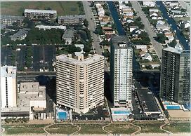 Atlantis 1608 2 Bedroom Condo by RedAwning