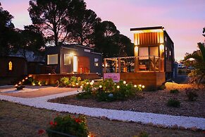 The Pink Lake Tiny House - 'sakura'