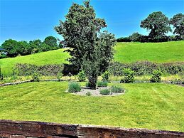 The Malvern Hills, Courtyard Cabin Quiet and Rural