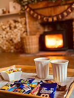 Luxury Group Celebration House With Hot Tub & Bar!