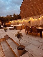 Luxury Group Celebration House With Hot Tub & Bar!