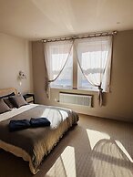 Luxury Group Celebration House With Hot Tub & Bar!