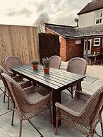 Luxury Group Celebration House With Hot Tub & Bar!