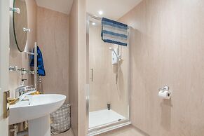 Luxury Group Celebration House With Hot Tub & Bar!