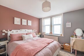 Luxury Group Celebration House With Hot Tub & Bar!