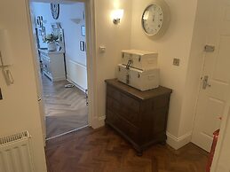 Stunning 2-bed-2bath Apt in Whitby With Parking