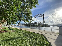 Delight Retreat Apt 4 Min Walk to Beach