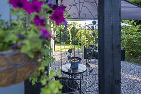 Newly Renovated, Stylish Self-catering Apartment