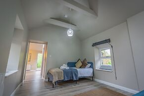 Newly Renovated, Stylish Self-catering Apartment