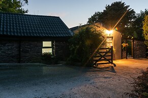 Newly Renovated, Stylish Self-catering Apartment