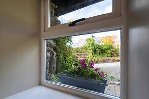 Newly Renovated, Stylish Self-catering Apartment