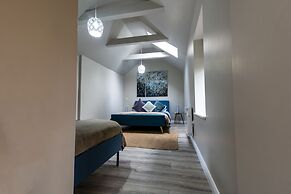 Newly Renovated, Stylish Self-catering Apartment