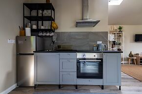 Newly Renovated, Stylish Self-catering Apartment