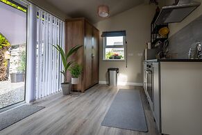 Newly Renovated, Stylish Self-catering Apartment