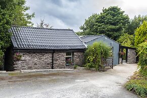 Newly Renovated, Stylish Self-catering Apartment