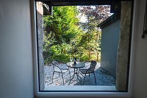 Newly Renovated, Stylish Self-catering Apartment