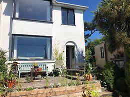 Sunnyview 5-bed House in Kingsbridge With Parking