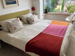 Sunnyview 5-bed House in Kingsbridge With Parking