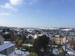 Sunnyview 5-bed House in Kingsbridge With Parking