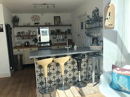 Sunnyview 5-bed House in Kingsbridge With Parking