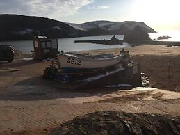 Sunnyview 5-bed House in Kingsbridge With Parking