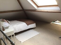 Sunnyview 5-bed House in Kingsbridge With Parking