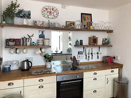 Sunnyview 5-bed House in Kingsbridge With Parking