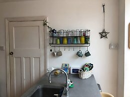 Sunnyview 5-bed House in Kingsbridge With Parking