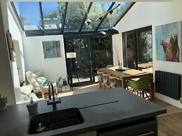 Sunnyview 5-bed House in Kingsbridge With Parking