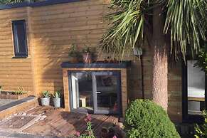 Sunnyview 5-bed House in Kingsbridge With Parking