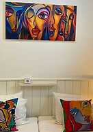 Naval Guest House & Bistrô