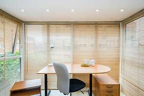 Modern 4 Bedroom Terraced House by the Thames!
