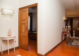 Captivating 6-bed House in Grijó