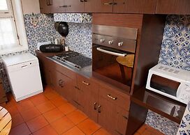 Captivating 6-bed House in Grijó