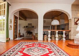 Captivating 6-bed House in Grijó