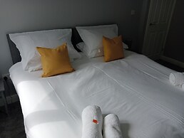 Beautiful and Secluded ,detached Garden Apartment