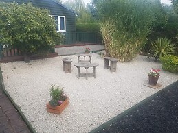 Beautiful and Secluded ,detached Garden Apartment