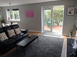 Beautiful and Secluded ,detached Garden Apartment