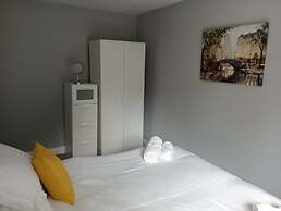 Beautiful and Secluded ,detached Garden Apartment