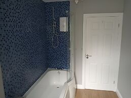 Beautiful and Secluded ,detached Garden Apartment