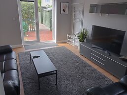 Beautiful and Secluded ,detached Garden Apartment