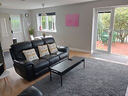 Beautiful and Secluded ,detached Garden Apartment