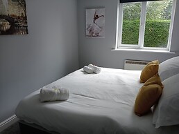 Beautiful and Secluded ,detached Garden Apartment