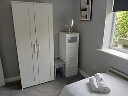 Beautiful and Secluded ,detached Garden Apartment