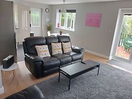 Beautiful and Secluded ,detached Garden Apartment