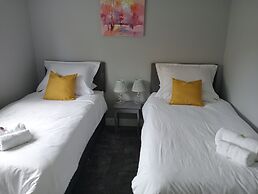 Beautiful and Secluded ,detached Garden Apartment